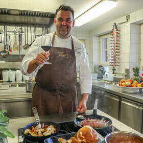 Michael Mannel in der K�che des goldenen Engel